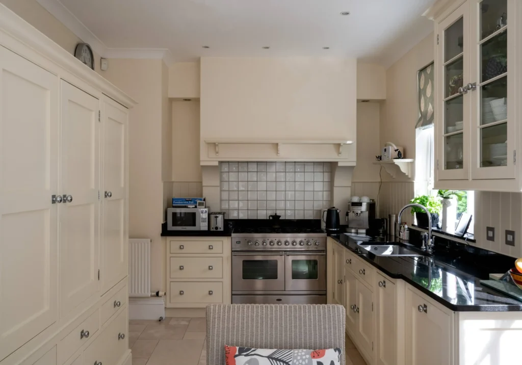 شراء مطبخ مستعمل في جدة: كيف تحوّل مطبخك القديم إلى قيمة حقيقية؟