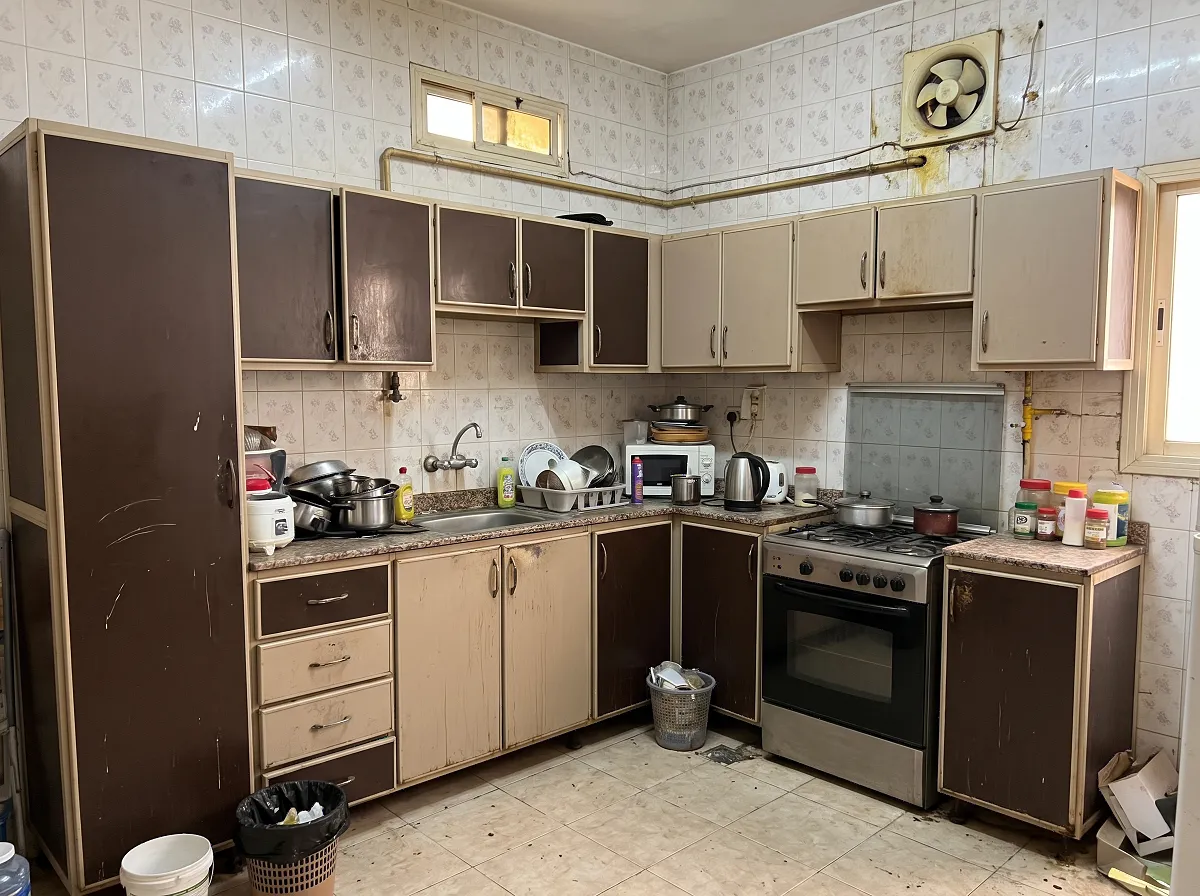 مطبخ ألمنيوم قديم ودواليب مستعملة متكاملة للبيع بجدة